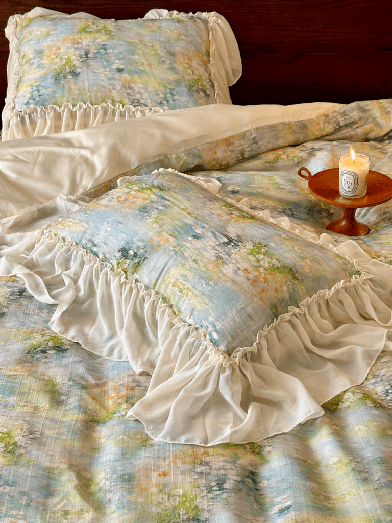 This duvet cover is stylish and comfortable. Its exactly what I was looking for to update my bedroom decor!