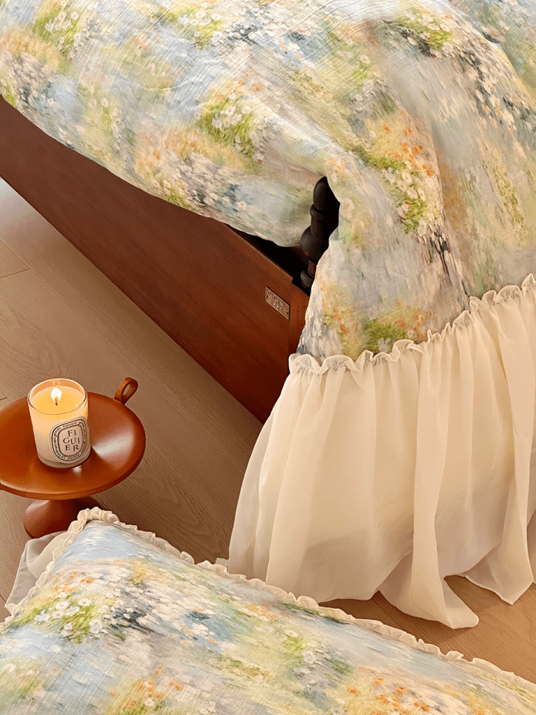 I love how soft and snuggly this duvet cover is! Its perfect for cold nights. I cant get enough of it!