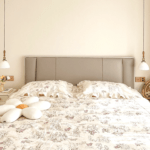 This bedding set is cozy and elegant! The bed linens are soft, and the duvet cover looks fantastic. Im so happy with this purchase!
