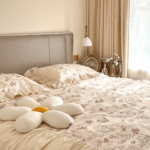 This bedding set is cozy and elegant! The bed linens are soft, and the duvet cover looks fantastic. Im so happy with this purchase!