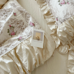 This bedding set is perfect for any bedroom! The bed sheets are soft and breathable, and the duvet cover is stylish. I love how it looks on my bed!