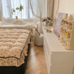 The bedding sets are perfect for all seasons. The duvet covers are lightweight, and the bed sheets are breathable. Pillowcases are soft and cozy. These bed linens are a great buy!