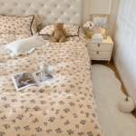 This duvet cover is very comfortable and the bed sheets are so soft. The bedding sets are well-made, and the pillowcases are stylish. These bed linens are a fantastic buy!