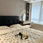 This bedding set is of good quality! The bed linens feel nice, and the duvet covers are easy to clean. I appreciate the attention to detail in the design.