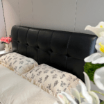 This bedding set is of good quality! The bed linens feel nice, and the duvet covers are easy to clean. I appreciate the attention to detail in the design.