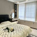 This bedding set is of good quality! The bed linens feel nice, and the duvet covers are easy to clean. I appreciate the attention to detail in the design.
