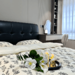 This bedding set is of good quality! The bed linens feel nice, and the duvet covers are easy to clean. I appreciate the attention to detail in the design.