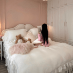 This bedding set is of excellent quality! The bed sheets are soft, and the duvet covers are beautiful. The pillowcases fit perfectly and are very comfortable. I highly recommend this bedding to anyone looking for quality!