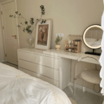 This duvet cover is cozy and chic! It is very comfortable and adds a stylish touch to my bedroom. I highly recommend it for anyone looking for a bedding upgrade!