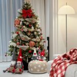 This blanket is versatile and can be used in any season. Its lightweight yet warm, making it perfect for both summer and winter nights.