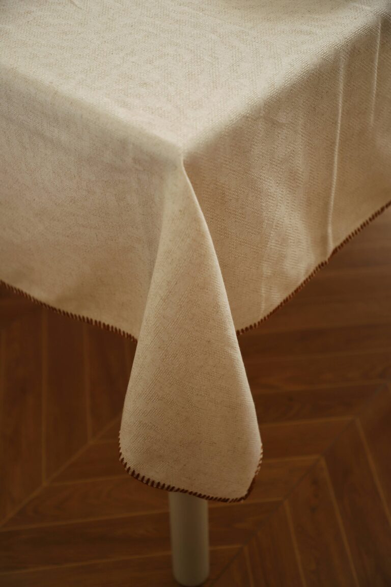 This tablecloth is stylish and practical. It looks amazing on my table and is easy to clean. I will definitely recommend it to friends!