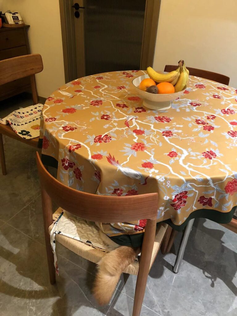 I love the fantastic design of this tablecloth! It really brightens up my dining room. The quality is impressive, and its easy to maintain. I would definitely recommend it to others!