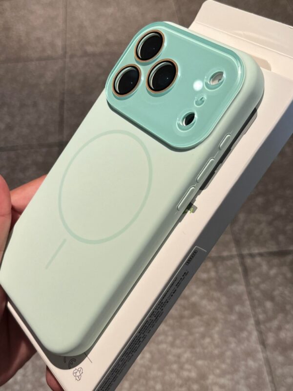 iPhone 17/Pro/Pro Max Mint Green Silicone Magnetic Case