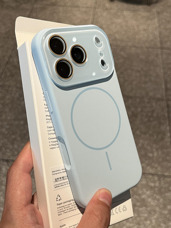 iPhone 17/Pro/Pro Max Sky Blue Silicone Magnetic Case