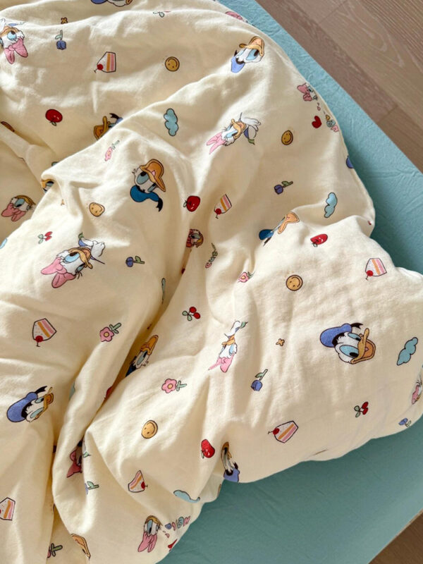 Cute Donald Duck 100% Cotton Double-Layer Gauze Bedding Set