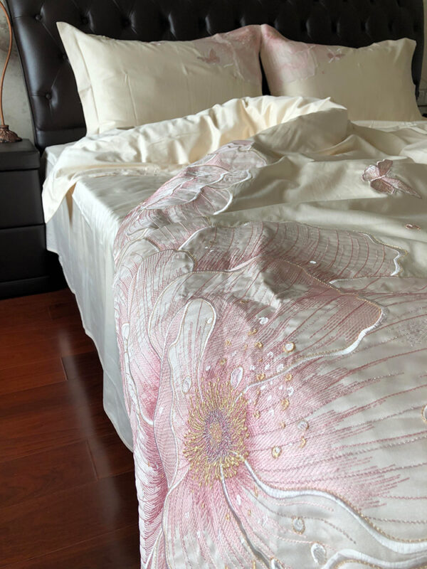 Luxury Bella floral print duvet cover set for master bedroom