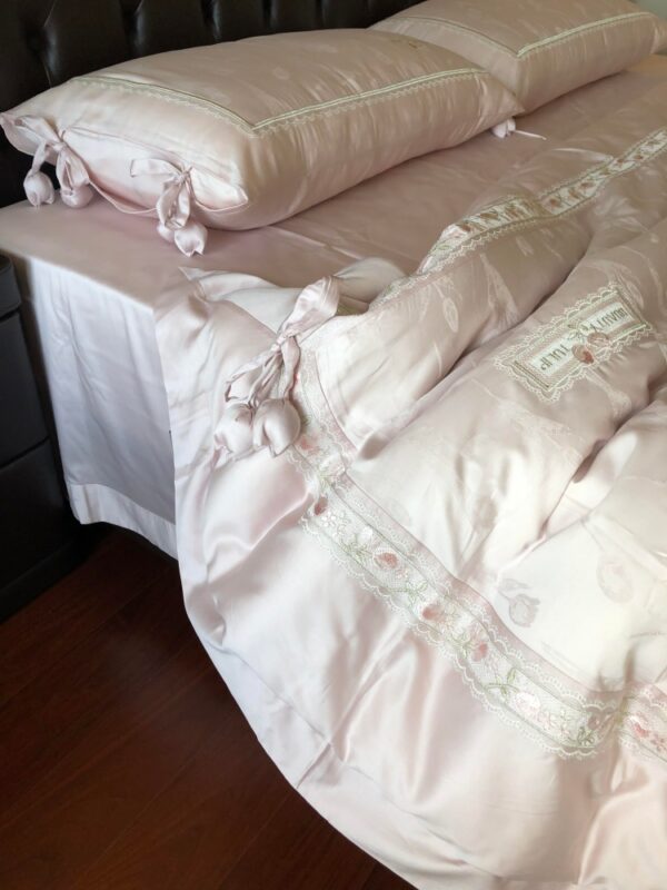 Cora Bedding Set