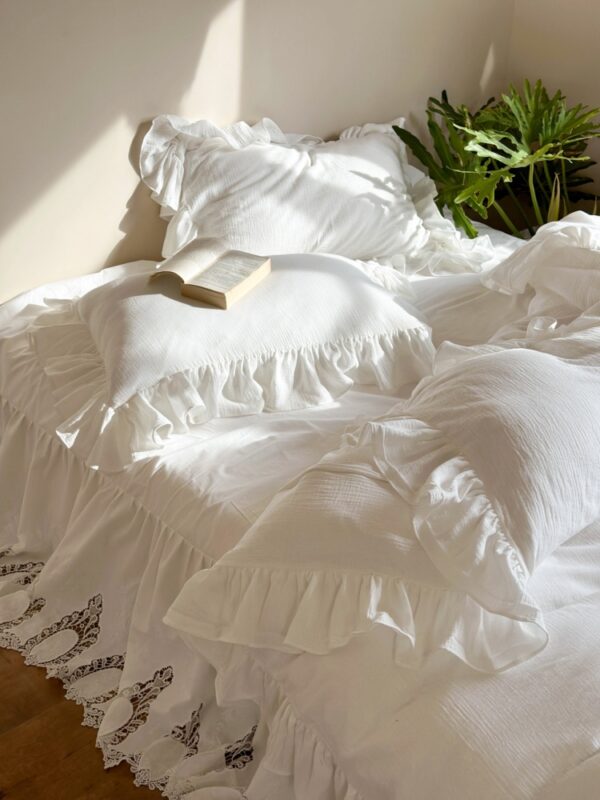 Charlotte Bedding Set