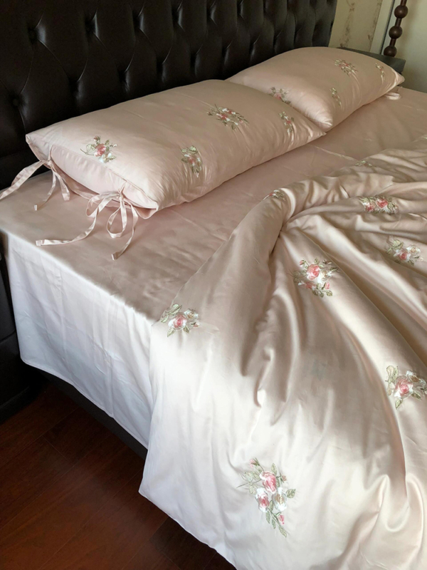 Linda Bedding Set
