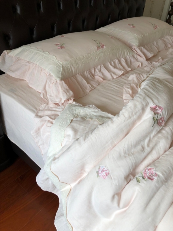 Mary Bedding Set