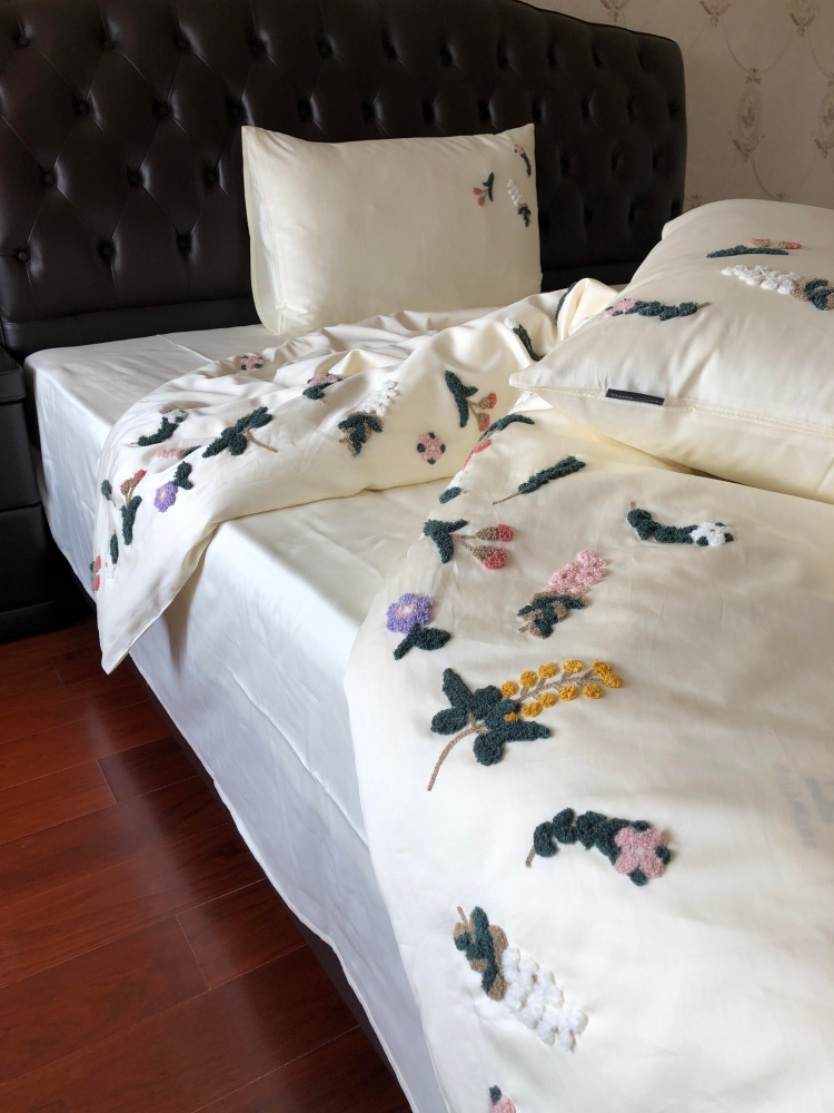 Rebecca Bedding Set