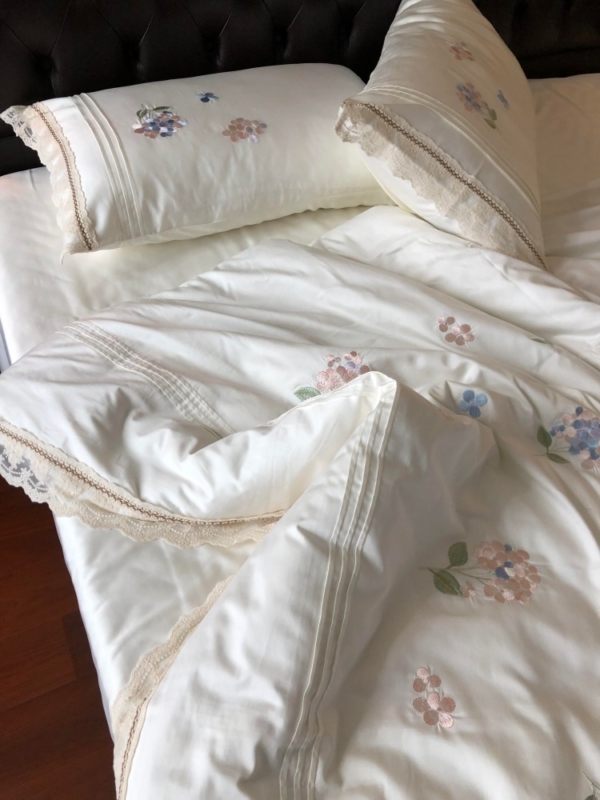 Ruby Bedding Set