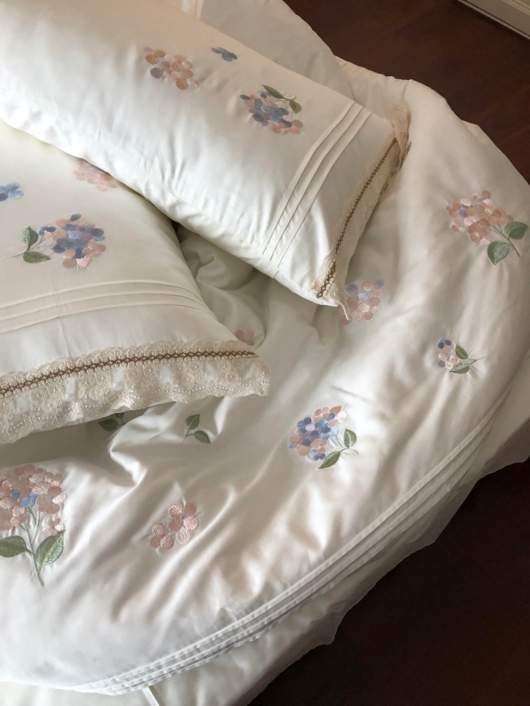 Ruby Bedding Set - Image 5