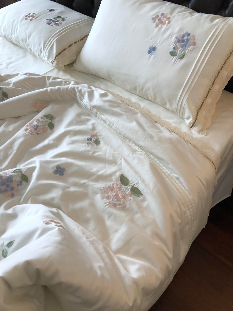 Ruby Bedding Set - Image 6